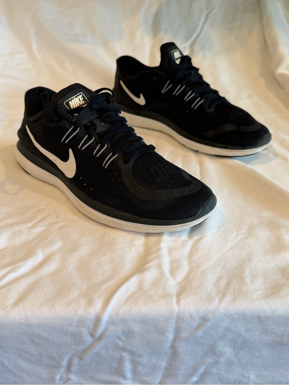 Nike Flex 2017 RN Women’s Size 7.5 Black White Running Shoes 898476-001 - Picture 3 of 8